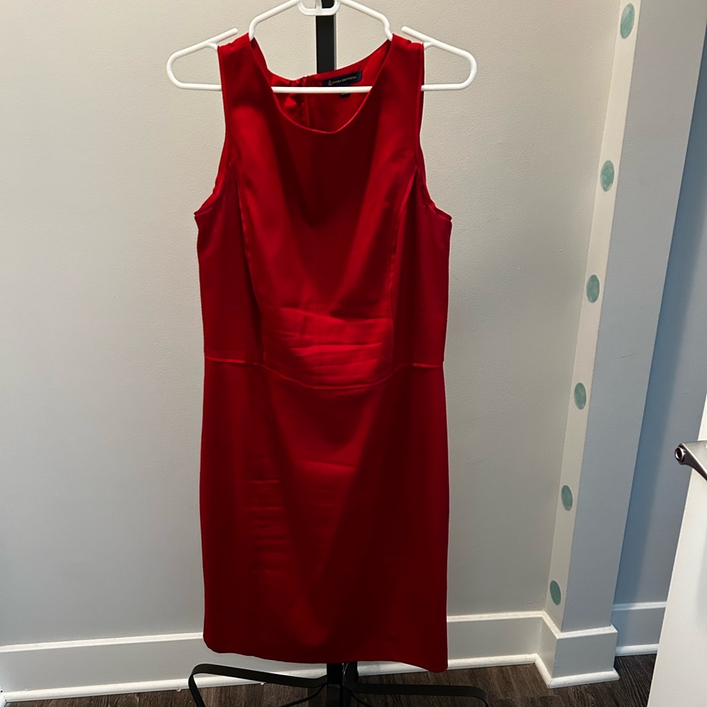 Red sleeveless dress
